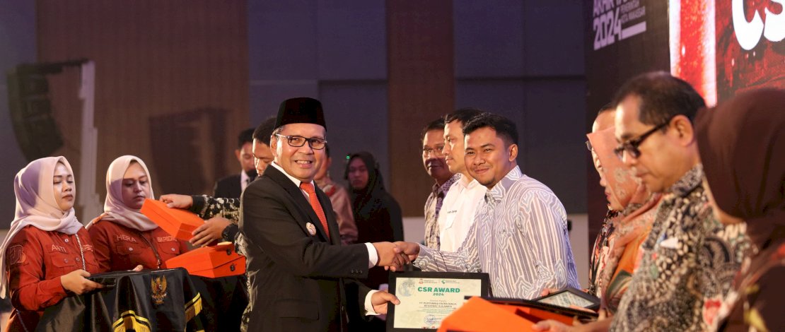 Pemkot Makassar Berikan Penghargaan kepada Tujuh Perusahaan dalam CSR Award 2024