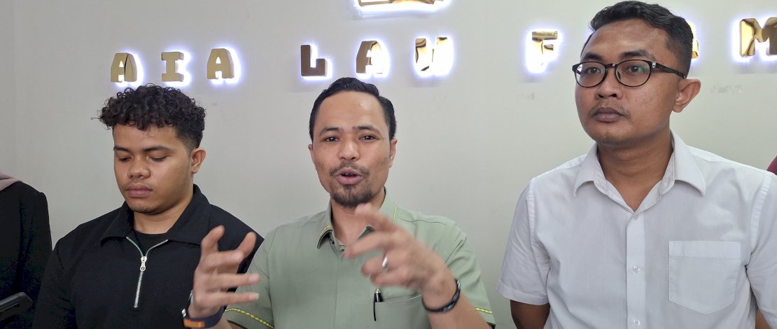 Andi Ifal Anwar di Kantor Hukum AIA LAW FRIM, Jl Ance Daeng Ngoyo, Masale, Kecamatan Panakkukang, Kota Makassar, Jumat sore,  27 Desember 2024.