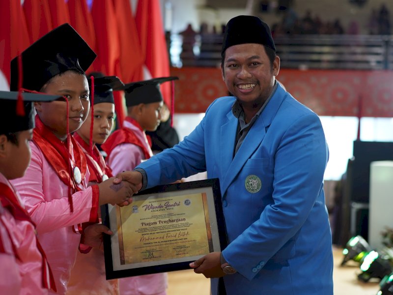 LPPTKA-BKPRMI Kota Makassar Wisuda 739 Santri