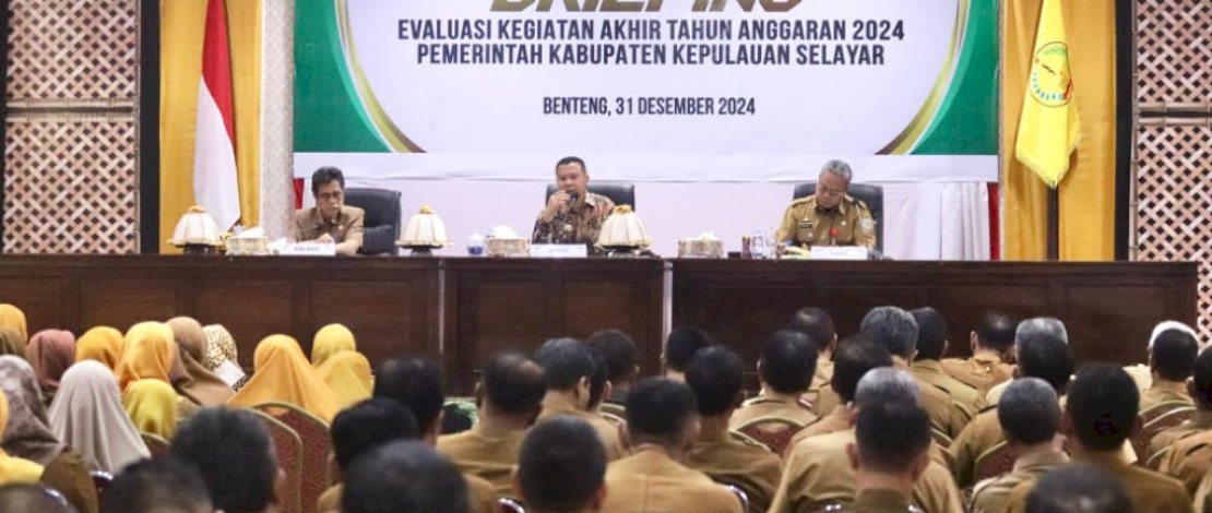Bupati Kepulauan Selayar Muh Basli Ali melakukan briefing akhir tahun terhadap pimpinan Organisasi Perangkat Daerah (OPD) di Ruang Pola Kantor Bupati, Selasa, 31 Desember 2024. Bupati Kepulauan Selayar Muh Basli Ali melakukan briefing akhir tahun terhadap pimpinan Organisasi Perangkat Daerah (OPD) di Ruang Pola Kantor Bupati, Selasa, 31 Desember 2024.