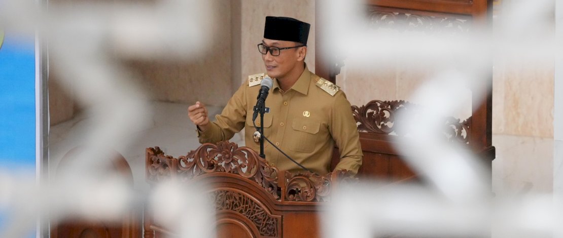 Pj Gubernur Sulsel Prof Zudan di acara Sulsel Berdoa dan Berdzikir di Masjid Al-Ayubi Kantor Gubernur Sulsel, Jl. Urip Sumoharjo Makassar, Selasa, 31 Desember 2024. 
