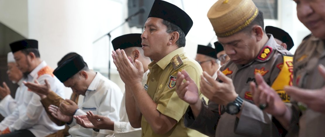 Dzikir dan Doa Bersama menyambut tahun baru 2025, di Baruga Anging Mammiri, Rujab Wali Kota Makassar, Selasa, 31 Desember 2024.