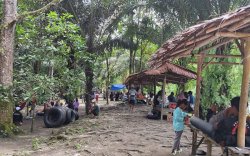 Objek Wisata Permandian Alam Tamboke Sukamaju Padat Pengunjung