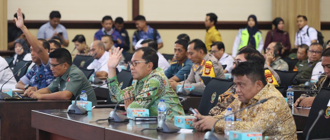 Rapat Koordinasi Siaga Darurat Bencana Hidrometeorologi. Rapat Koordinasi Siaga Darurat Bencana Hidrometeorologi.