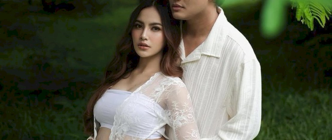 Mahalini pamer perut hamil dan berpose bareng suaminya, Rizky Febian. Foto: dok. Instagram Rizky Febian dan Mahalini
