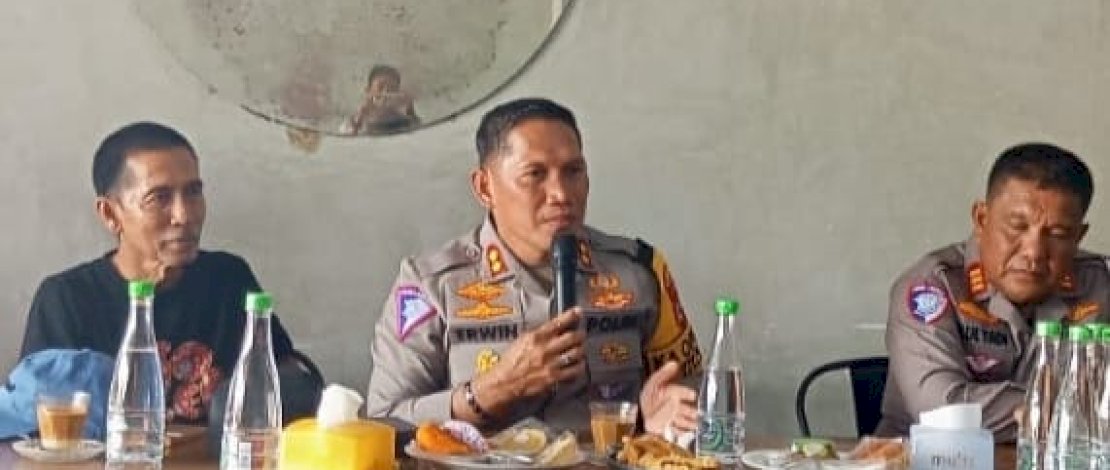 Kapolres Bone, AKBP Erwin Syah, dalam konferensi pers hari ini mengungkapkan bahwa tim gabungan telah dibentuk segera setelah insiden terjadiSenin (6/1).