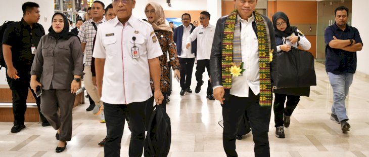 Tiba di Makassar, Pj Gubernur Sulsel Prof Fadjry Djufry Disambut Hangat Kepala OPD, Forkopimda, dan Masyarakat