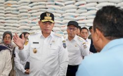 Tersedia 257 Ribu Ton di Gudang Bulog, Pj Gubernur Prof Fadjry Djufry Pastikan Stok Beras Sulsel Aman