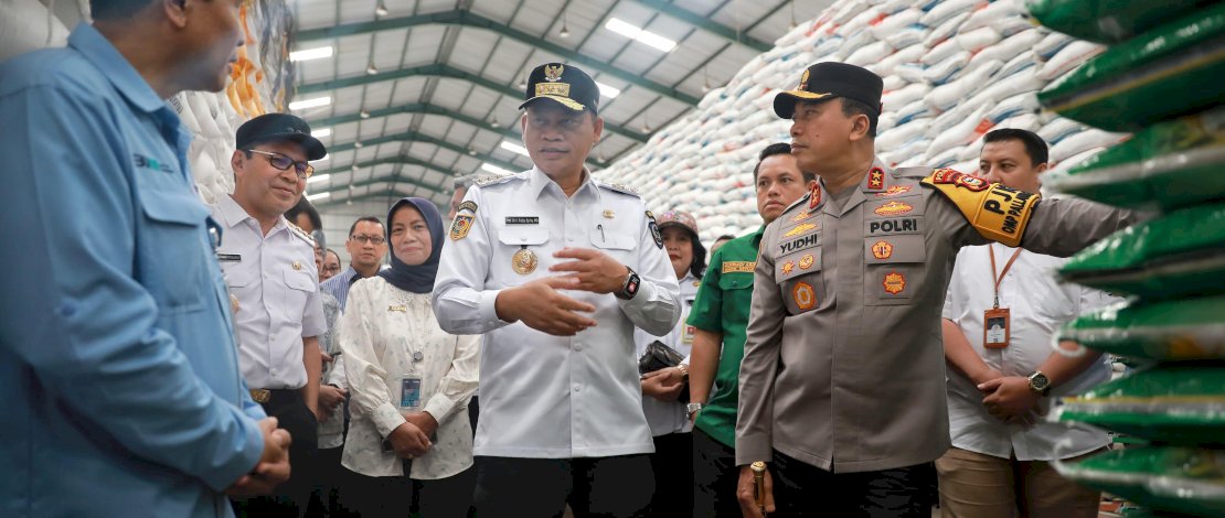 Danny Pomanto Dampingi Pj Gubernur Sulsel Cek Ketersediaan Cadangan Beras di Bulog Danny Pomanto Dampingi Pj Gubernur Sulsel Cek Ketersediaan Cadangan Beras di Bulog