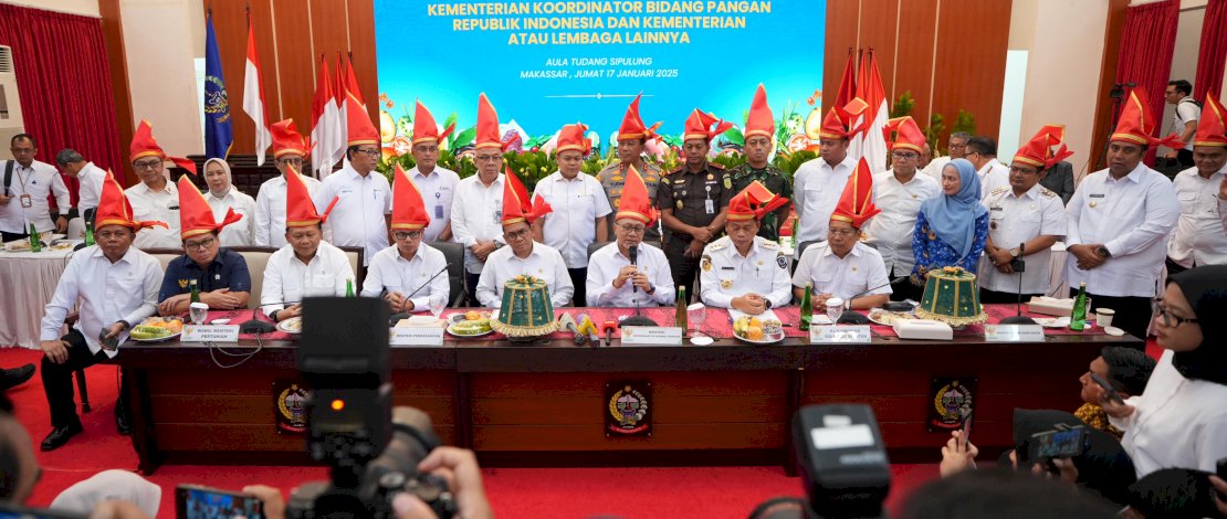 Menteri Koordinator Bidang Pangan RI, Zulkifli Hasan, memimpin Rapat Koordinasi Bidang Pangan Provinsi Sulsel Tahun 2025, di Aula Tudang Sipulung Rujab Gubernur Sulsel, Jumat, 17 Januari 2025.
