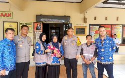 Bayi Laki-laki Ditemukan di Depan Toko Kelontong Borong Jambu Manggala