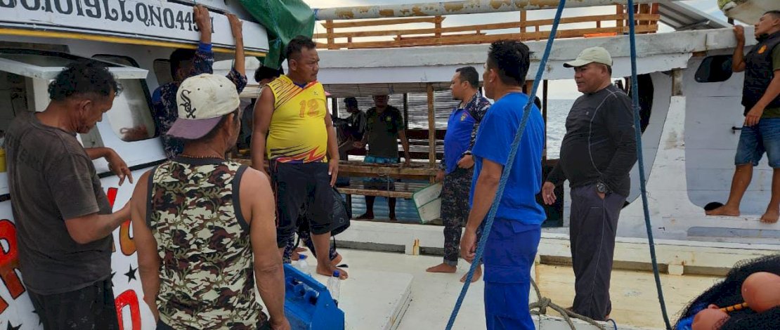 Satpolairud Polres Kepulauan Selayar bersama petugas Balai Taman Nasional Takabonerate melaksanakan patroli gabungan di Kawasan Taman Nasional Takabonerate, Sabtu, 18 Januari 2025. Satpolairud Polres Kepulauan Selayar bersama petugas Balai Taman Nasional Takabonerate melaksanakan patroli gabungan di Kawasan Taman Nasional Takabonerate, Sabtu, 18 Januari 2025.