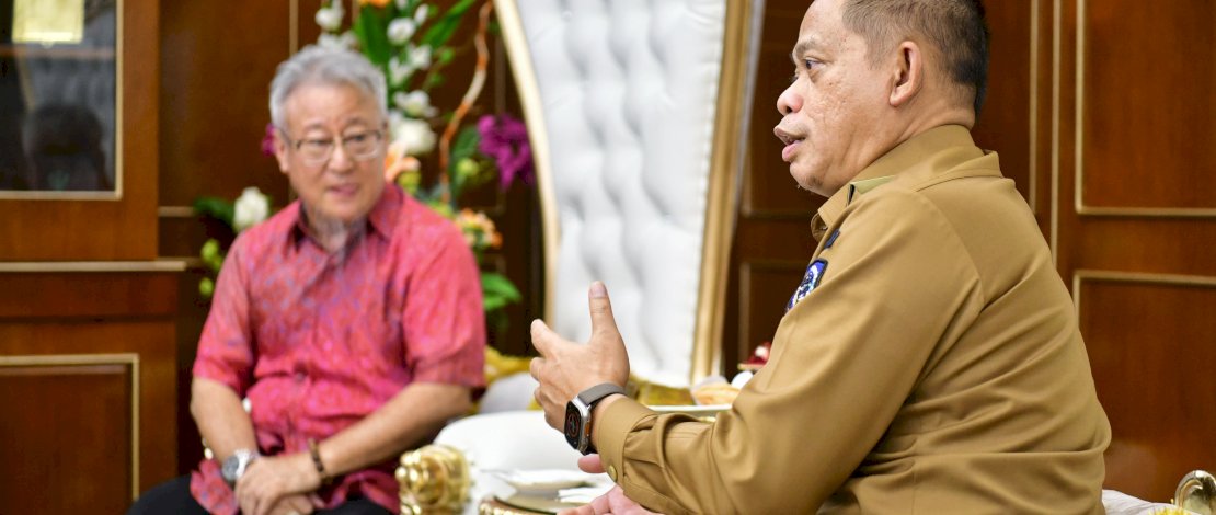 Wakil Ketua III Walubi sekaligus Panitia Cap Go Meh, Mikel Darmaji, mengundang Penjabat Gubernur Sulsel Prof Fadjry Djufry untuk menghadiri prosesi sakral arak-arakan dewa.