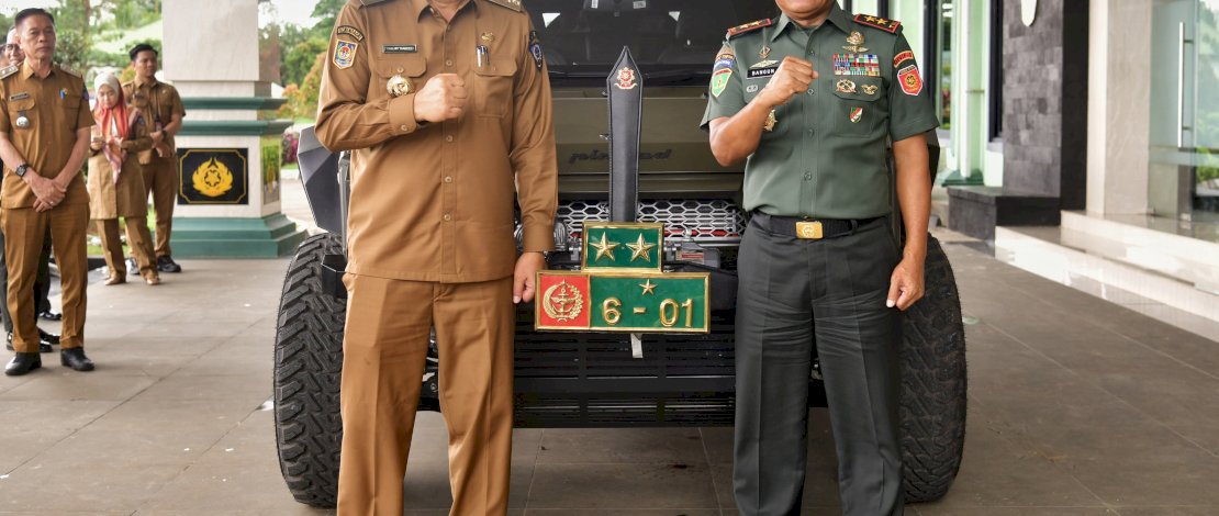 Penjabat Gubernur Sulsel Prof Fadjry Djufry melakukan kunjungan kerja ke ke Mako Divisi Infanteri 3 Kostrad, di Kabupaten Gowa, Senin, 20 Januari 2025.
