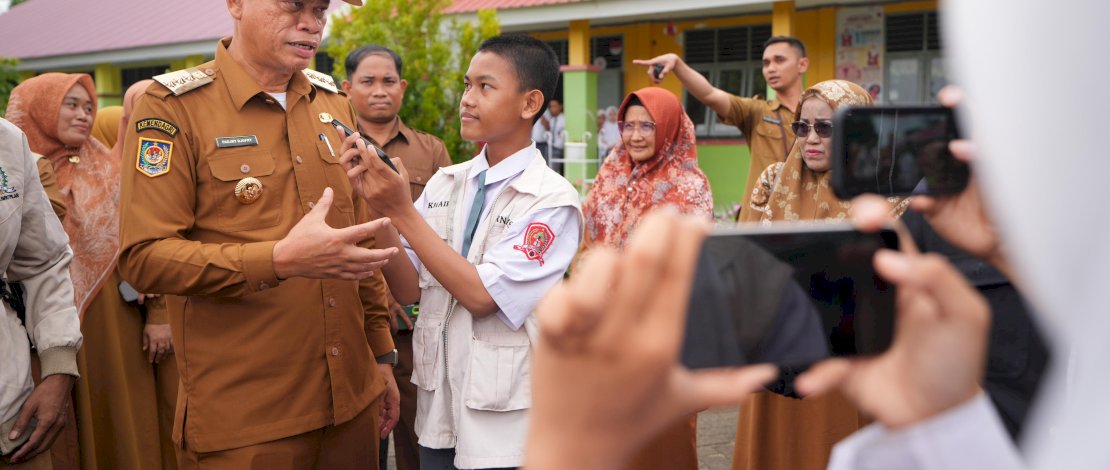 Sosialisasi program Pemeriksaan Kesehatan Gratis dilaksanakan di SMA Negeri 9 Jeneponto, dan dihadiri langsung oleh Penjabat Gubernur Sulsel, Prof Fadjry Djufry. Sosialisasi program Pemeriksaan Kesehatan Gratis dilaksanakan di SMA Negeri 9 Jeneponto, dan dihadiri langsung oleh Penjabat Gubernur Sulsel, Prof Fadjry Djufry.