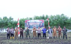 Dukung Swasembada Pangan, Pj Bupati Takalar Bersama Forkopimda Lakukan Penanaman Jagung Serentak 