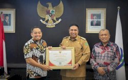 Pemkab Maros Masuk Top 5 Investasi Terbaik di Sulsel, Terima Penghargaan Nasional