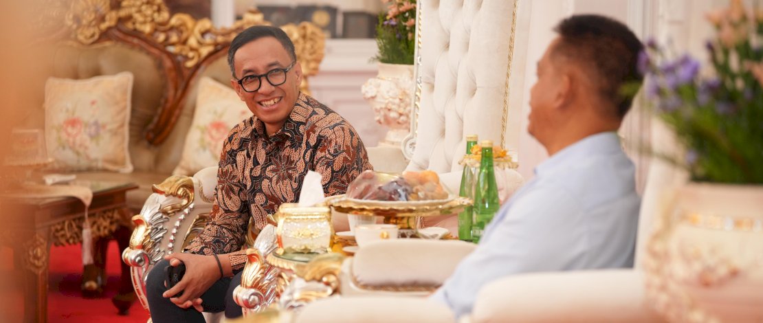 Penjabat Gubernur Sulawesi Selatan (Sulsel) Prof Fadjry Djufry menerima kunjungan Direktur dan Chief of Sustainability and Corporate Affairs Officer PT Vale, Bernardus Irmanto, di Rumah Jabatan Gubernur, Sabtu, 25 Januari 2025. Penjabat Gubernur Sulawesi Selatan (Sulsel) Prof Fadjry Djufry menerima kunjungan Direktur dan Chief of Sustainability and Corporate Affairs Officer PT Vale, Bernardus Irmanto, di Rumah Jabatan Gubernur, Sabtu, 25 Januari 2025.
