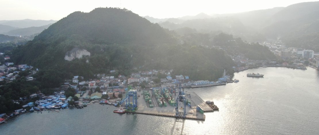 Pengguna jasa pelabuhan mendukung komitmen dan upaya PT Pelabuhan Indonesia (Persero) Regional 4 dalam mencapai operational excellence yang telah mendukung kelancaran kegiatan logistik dengan tetap beroperasi secara normal selama libur panjang yang berlangsung mulai Senin hingga Rabu, 27 – 29 Januari 2025. Pengguna jasa pelabuhan mendukung komitmen dan upaya PT Pelabuhan Indonesia (Persero) Regional 4 dalam mencapai operational excellence yang telah mendukung kelancaran kegiatan logistik dengan tetap beroperasi secara normal selama libur panjang yang berlangsung mulai Senin hingga Rabu, 27 – 29 Januari 2025.