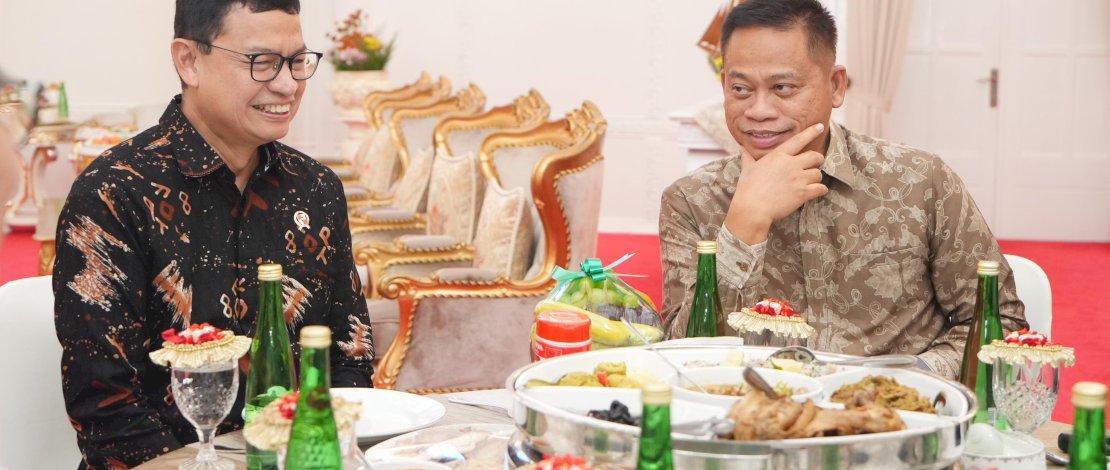 Prof Fadjry Djufry saat menerima kunjungan Kepala BPOM RI, Prof Taruna Ikrar, di Rumah Jabatan Gubernur Sulsel, Selasa, 28 Januari 2025. Prof Fadjry Djufry saat menerima kunjungan Kepala BPOM RI, Prof Taruna Ikrar, di Rumah Jabatan Gubernur Sulsel, Selasa, 28 Januari 2025.
