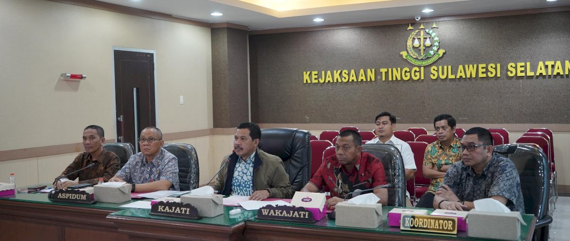 Kajati Sulsel Agus Salim mengabulkan permohonan penyelesaian perkara dengan RJ yang diajukan oleh Kejari Maros. Kajati Sulsel Agus Salim mengabulkan permohonan penyelesaian perkara dengan RJ yang diajukan oleh Kejari Maros.