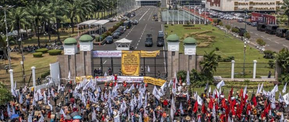 Ilustrasi demonstrasi di gedung DPR 