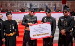 Bantuan Rumah Ibadah Hingga Vaksin PMK Jadi Kado Pj Gubernur Prof Fadjry Djufry untuk Masyarakat pada Peringatan HUT Bulukumba