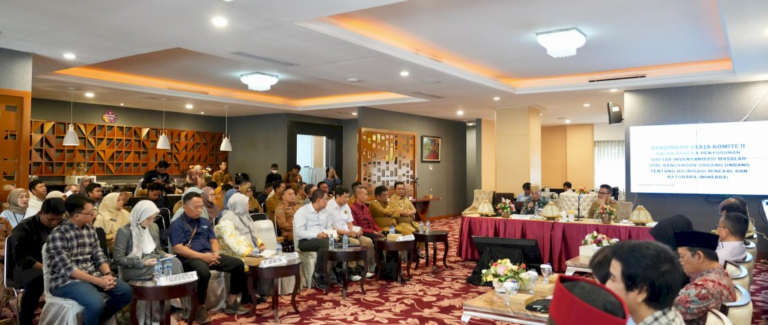 Sekretaris Daerah Provinsi Sulawesi Selatan, Dr Jufri Rahman, menerima kunjungan kerja Komite II DPD RI, di Baruga Lounge Kantor Gubernur Sulsel, Senin, 3 Februari 2025. Sekretaris Daerah Provinsi Sulawesi Selatan, Dr Jufri Rahman, menerima kunjungan kerja Komite II DPD RI, di Baruga Lounge Kantor Gubernur Sulsel, Senin, 3 Februari 2025.
