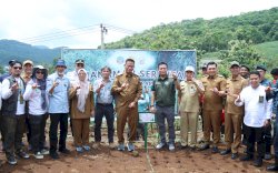 Pj Bupati Muhammad Hasbi Anjangsana ke Keluarga Tokoh Pendiri Takalar dan Beri Bantuan di Panti Asuhan 