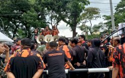 Ratusan Massa Pemuda Pancasila Kepung PN Makassar, Minta Hakim Tolak Praperadilan David Limbunan