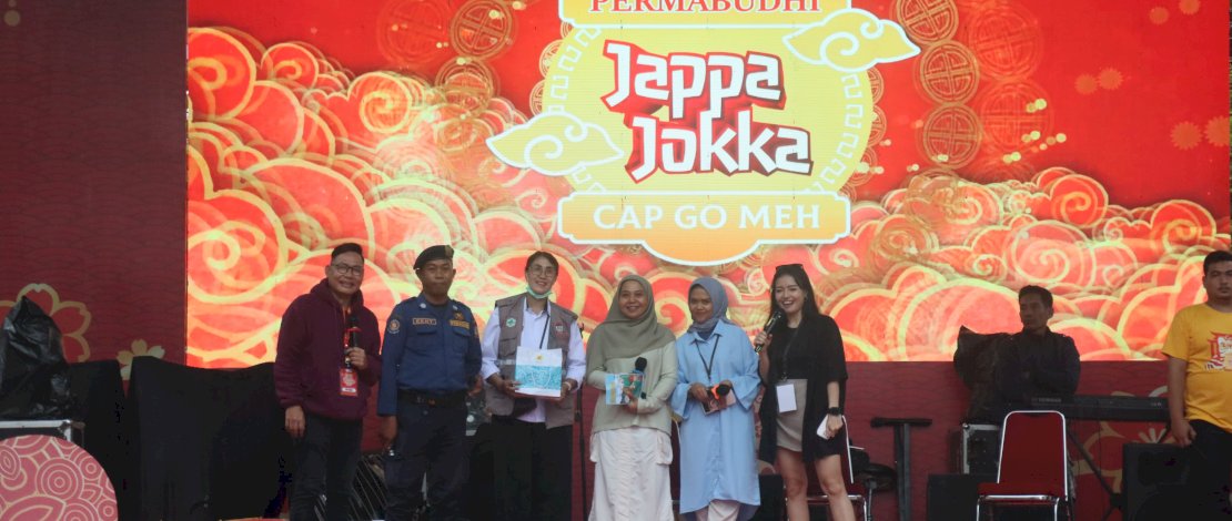 Pengunjung Jappa Jokka Cap Go Meh 2025 mendapatkan edukasi langsung mengenai layanan PLN Mobile dan program diskon listrik dari PT PLN (Persero). Pengunjung Jappa Jokka Cap Go Meh 2025 mendapatkan edukasi langsung mengenai layanan PLN Mobile dan program diskon listrik dari PT PLN (Persero).
