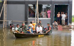 Pj Gubernur Prof Fadjry Djufry Harap Ada Solusi Permanen untuk Warga Terdampak Banjir di Makassar