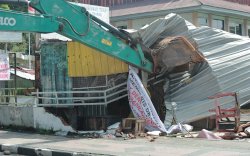 PN Makassar Bongkar 9 Ruko di Pettarani Makassar 