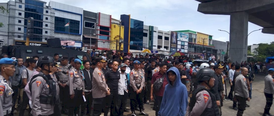 Kericuhan terjadi saat dilakukan eksekusi lahan dan bangunan di bilangan Jalan A P Pettarani, Kota Makassar, Kamis, 13 Februari 2025. Kericuhan terjadi saat dilakukan eksekusi lahan dan bangunan di bilangan Jalan A P Pettarani, Kota Makassar, Kamis, 13 Februari 2025.