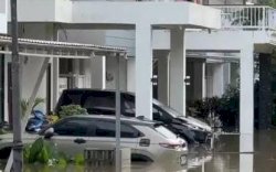 Janji Palsu 'Bebas Banjir', Penghuni Perumahan Bukit Baruga Demo Pengembang