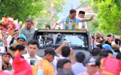 Sembilan Tahun Mengabdi, AdnanKio Dilepas Ribuan Warga dengan Penuh Cinta