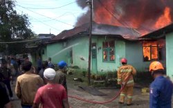 Kebakaran Hebat di Asrama TNI Makassar, Ratusan Jiwa Mengungsi