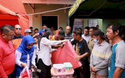 Peduli Korban Kebakaran, Wakil Wali Kota Makassar Salurkan Bantuan ke Warga Terdampak