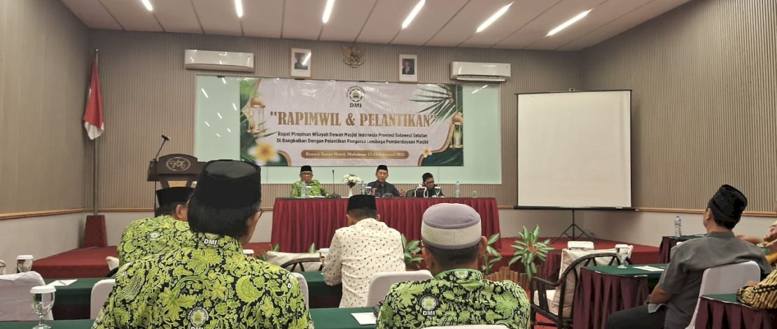 Lembaga Pemberdayaan Masjid (LPM) Dewan Masjid Indonesia (DMI) Sulsel kembali menggelar program umroh gratis bagi 10 orang imam dan marbot masjid pada tahun 2025. Lembaga Pemberdayaan Masjid (LPM) Dewan Masjid Indonesia (DMI) Sulsel kembali menggelar program umroh gratis bagi 10 orang imam dan marbot masjid pada tahun 2025.