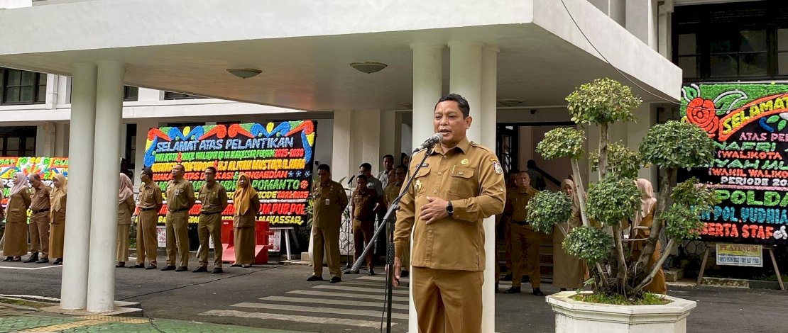 Asisten II Bidang Perekonomian dan Pembangunan Kota Makassar, Fathur Rahim, memimpin Apel Pagi di Balai Kota Makassar, Senin, 24 Februari 2025. Asisten II Bidang Perekonomian dan Pembangunan Kota Makassar, Fathur Rahim, memimpin Apel Pagi di Balai Kota Makassar, Senin, 24 Februari 2025.