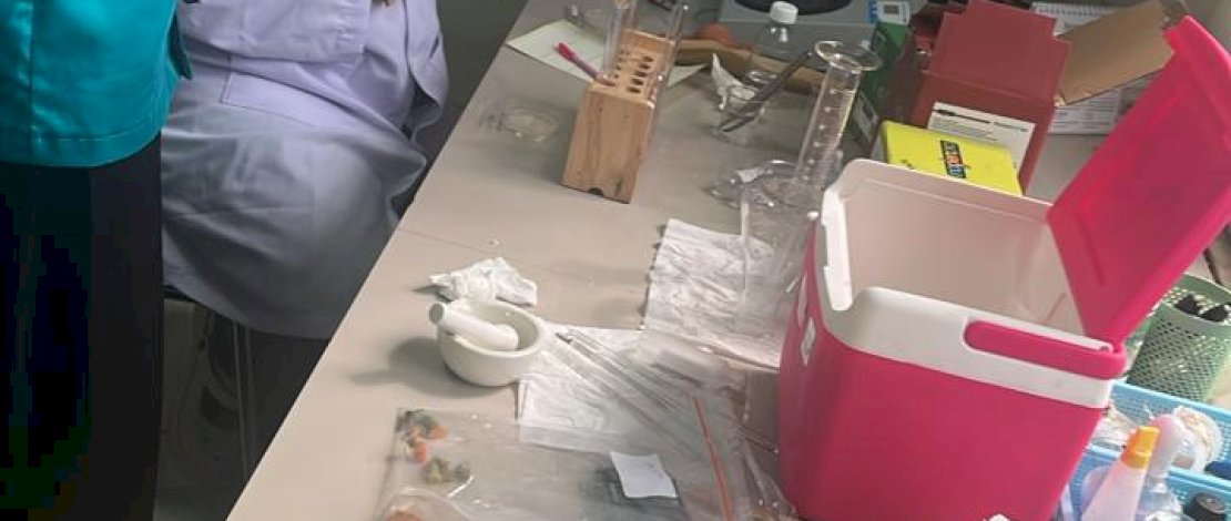 Sampel makan bergizi gratis diperiksa di laboratorium kesehatan. Sampel makan bergizi gratis diperiksa di laboratorium kesehatan.