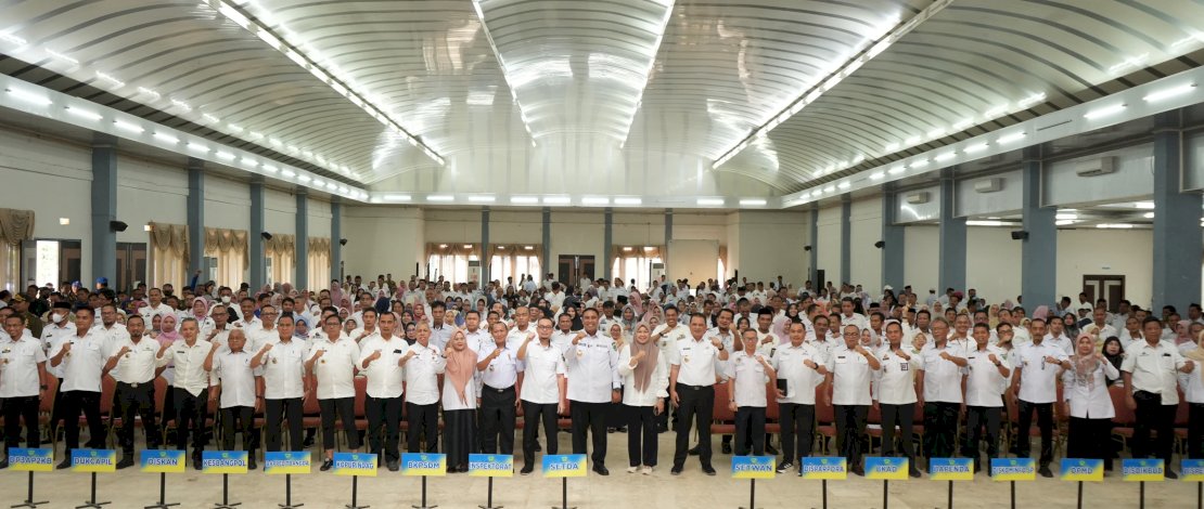 Bupati Maros, AS Chaidir Syam, memimpin apel akbar bersama ratusan ASN, Rabu (5/3/2025)
