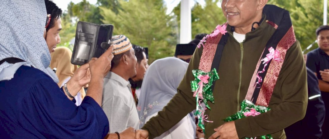 Bupati dan Wakil Bupati Kepulauan Selayar Muh Natsir Ali dan Muhtar, tiba di Kepulauan Selayar pada Rabu, 5 Maret 2025. Bupati dan Wakil Bupati Kepulauan Selayar Muh Natsir Ali dan Muhtar, tiba di Kepulauan Selayar pada Rabu, 5 Maret 2025.