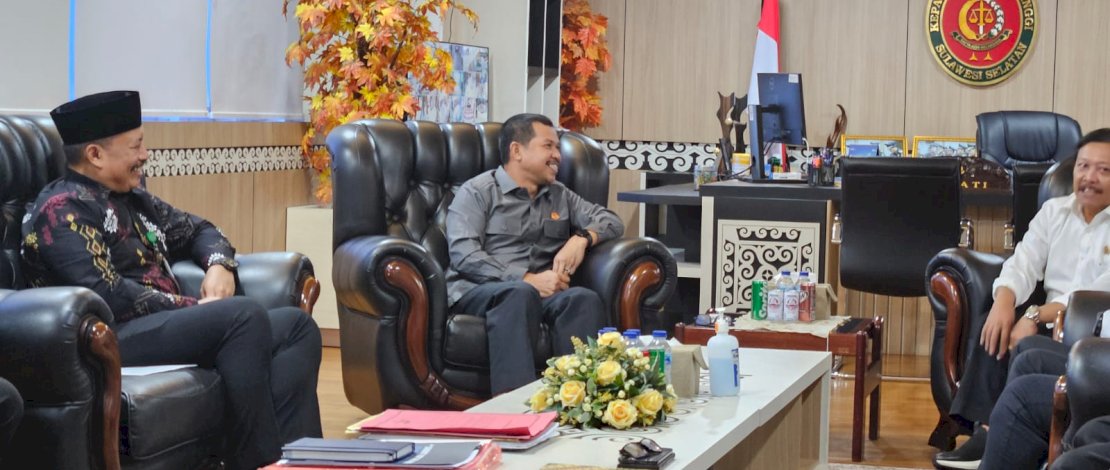 Kakanwil Kemenag Provinsi Sulsel Ali Yafid melakukan pertemuan khusus dengan Kepala Kejaksaan Tinggi (Kejati) Sulsel dan Kakanwil ATR/BPN Sulsel guna memperkuat sinergi dan Kolaborasi dalam upaya mendorong percepatan legalisasi pensertifikasian aset tanah wakaf, khususnya rumah ibadah.