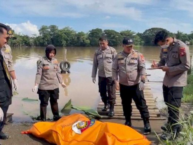 Jasad Pria Tanpa Identitas Ditemukan Mengapung di Sungai Jeneberang