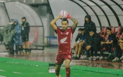 Babak Pertama, PSM Makassar dan Persebaya Surabaya Masih Sama Kuat 0-0