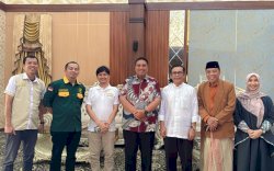 Peduli Pendidikan Karakter Siswa, ICMI Sulsel Wakafkan Al-Qur’an untuk Sekolah dan Pesantren Terdampak Banjir