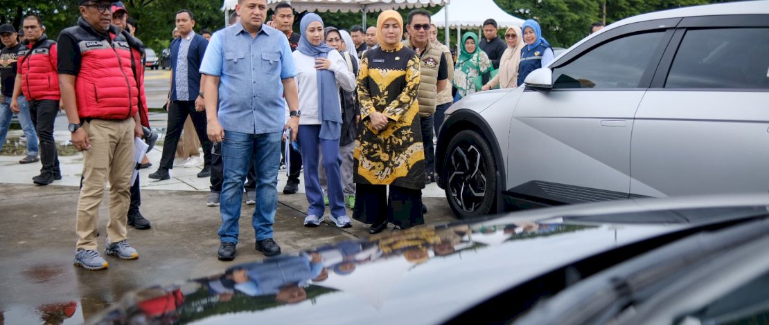 Wali Kota Makassar Munafri Arifuddin memimpin penertiban kendaraan dinas yang digunakan oleh Organisasi Perangkat Daerah (OPD) Pemerintah Kota (Pemkot) Makassar, di Lapangan Karebosi, Sabtu, 8 Maret 2025.