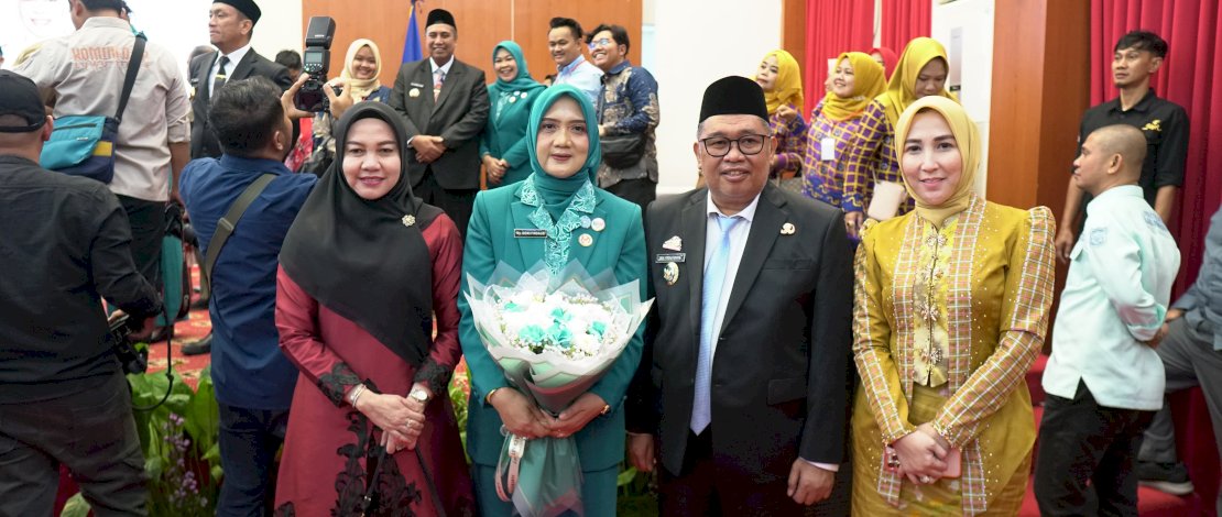 Dewi Sri Ekowati Firdaus resmi dilantik dan dikukuhkan sebagai Ketua Tim Penggerak Pemberdayaan dan Kesejahteraan Keluarga (TP PKK) Kabupaten Takalar. Dewi Sri Ekowati Firdaus resmi dilantik dan dikukuhkan sebagai Ketua Tim Penggerak Pemberdayaan dan Kesejahteraan Keluarga (TP PKK) Kabupaten Takalar.