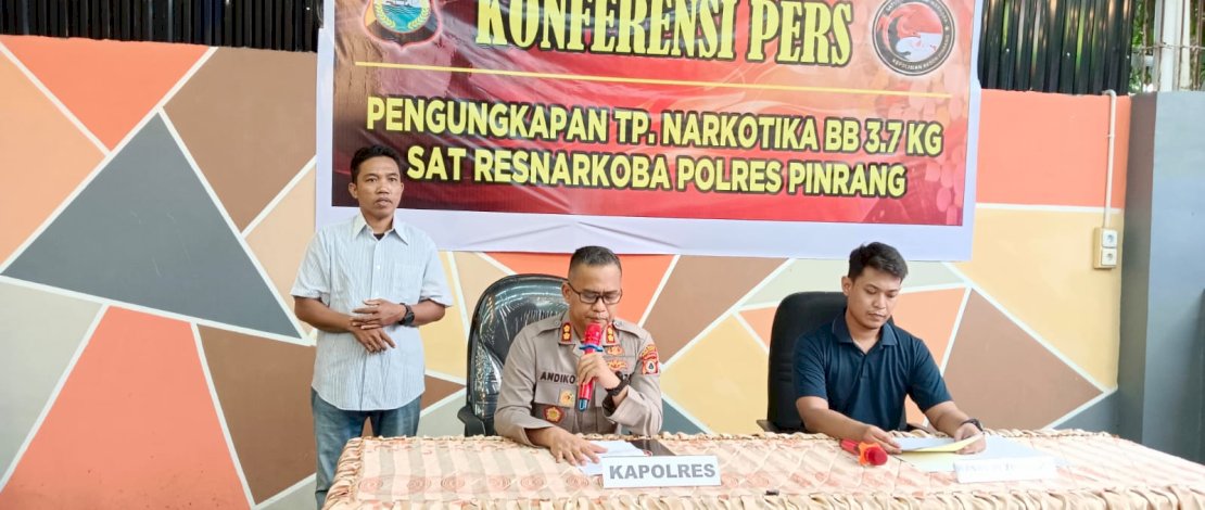 Tim Opsnal Narkoba Polres Pinrang berhasil menggagalkan peredaran narkotika jenis sabu di Kampung Aressie, Kelurahan Samaturue, Kecamatan Tiroang, Kabupaten Pinrang, Rabu, 26 Februari 2025.
